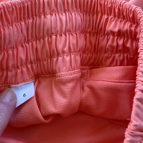 Lululemon Sunny Coral Hotty Hot High Rise 2.5 Inseam. 6 - Picture 5 of 6
